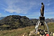 64 Alla Madonnina della Cima di Piazzo (2057 m) con vista in Zuccone Campelli